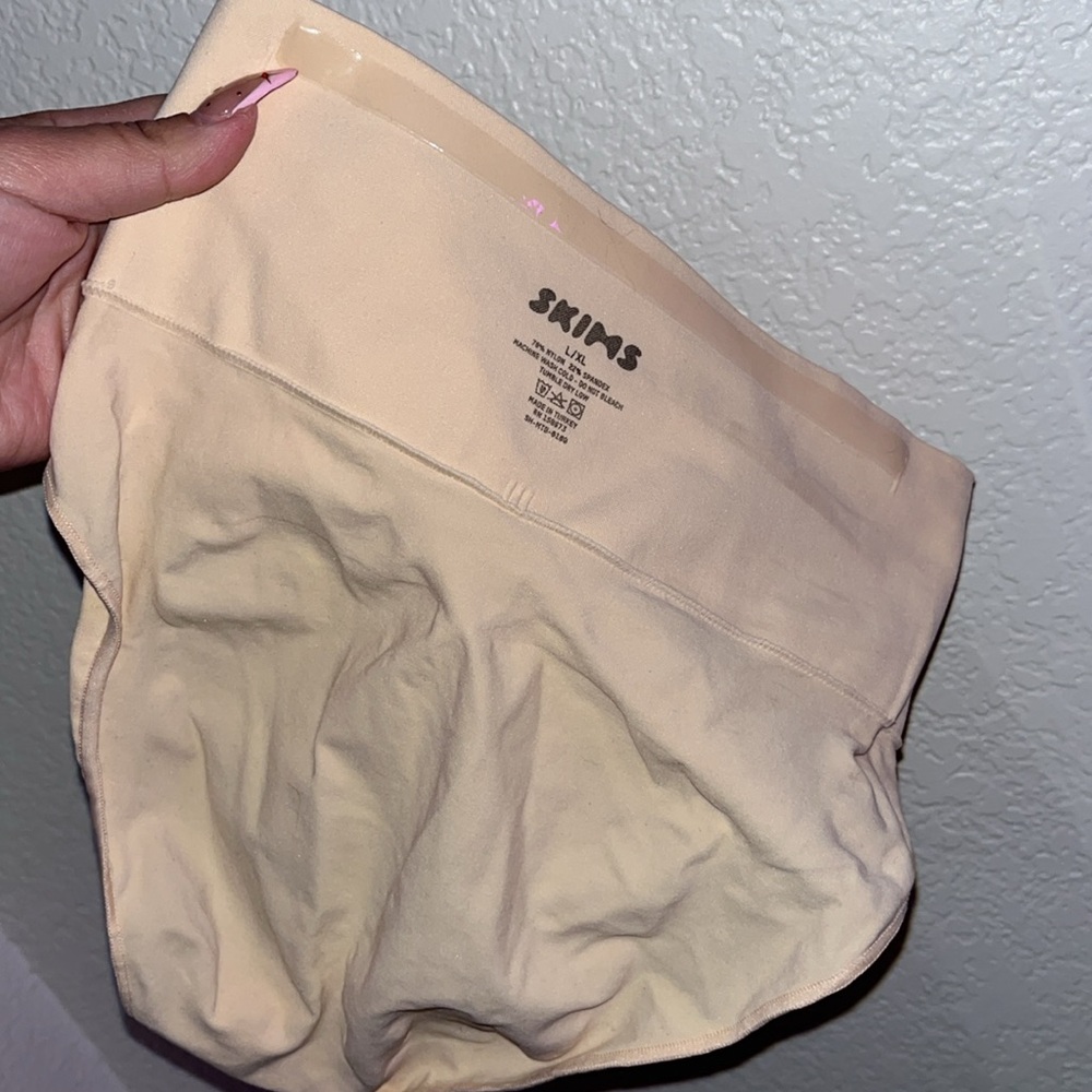 NWOT SKIMS PANTY - Picture 8 of 10